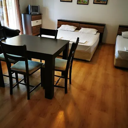 Jelezchevi Guest 2* Primorsko