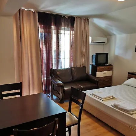 Jelezchevi Guest Primorszko