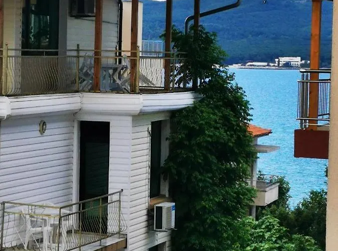 Jelezchevi Guest Hotel 2*